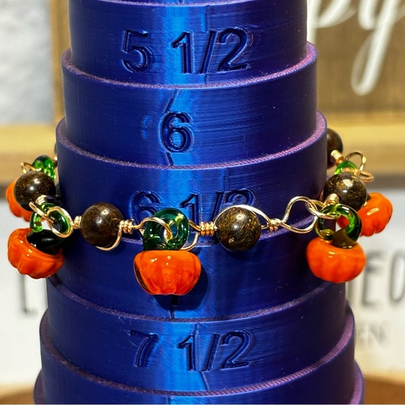 Pumpkin beaded bracelet, artisan handmade wire links. - Picture 5 of 6